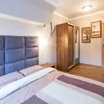 Stroma 4 *