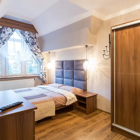 Apartament Stroma 4 *