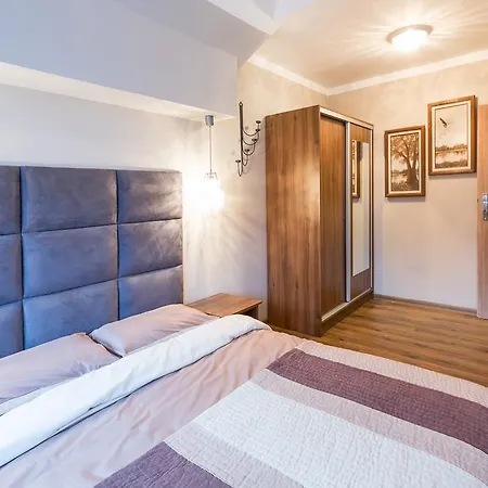 Apartament Stroma 4 *